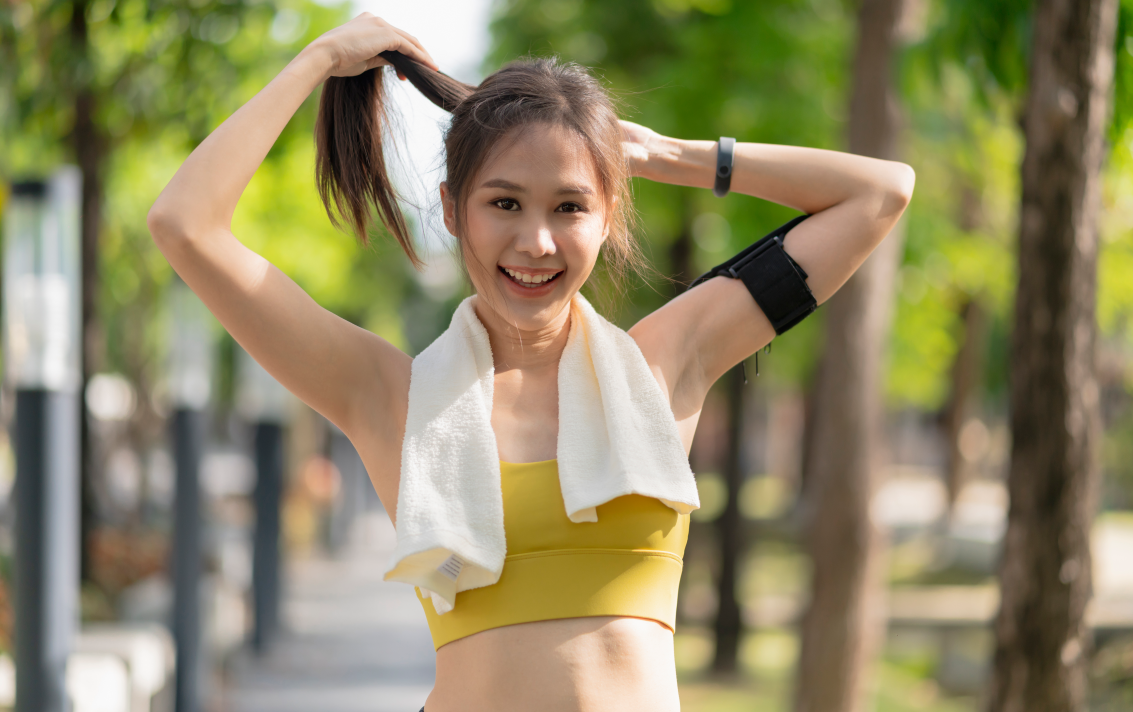 a sporty woman with a plump,collagen-rich look