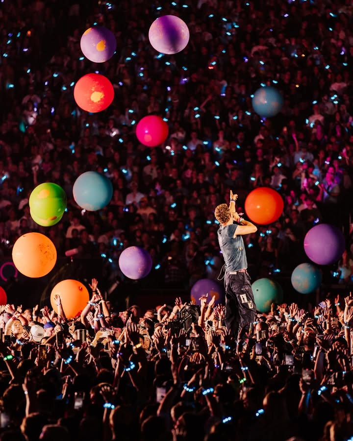 What to Wear to Coldplay Concert: Fashion Inspiration Amid the Kiss Cam ...
