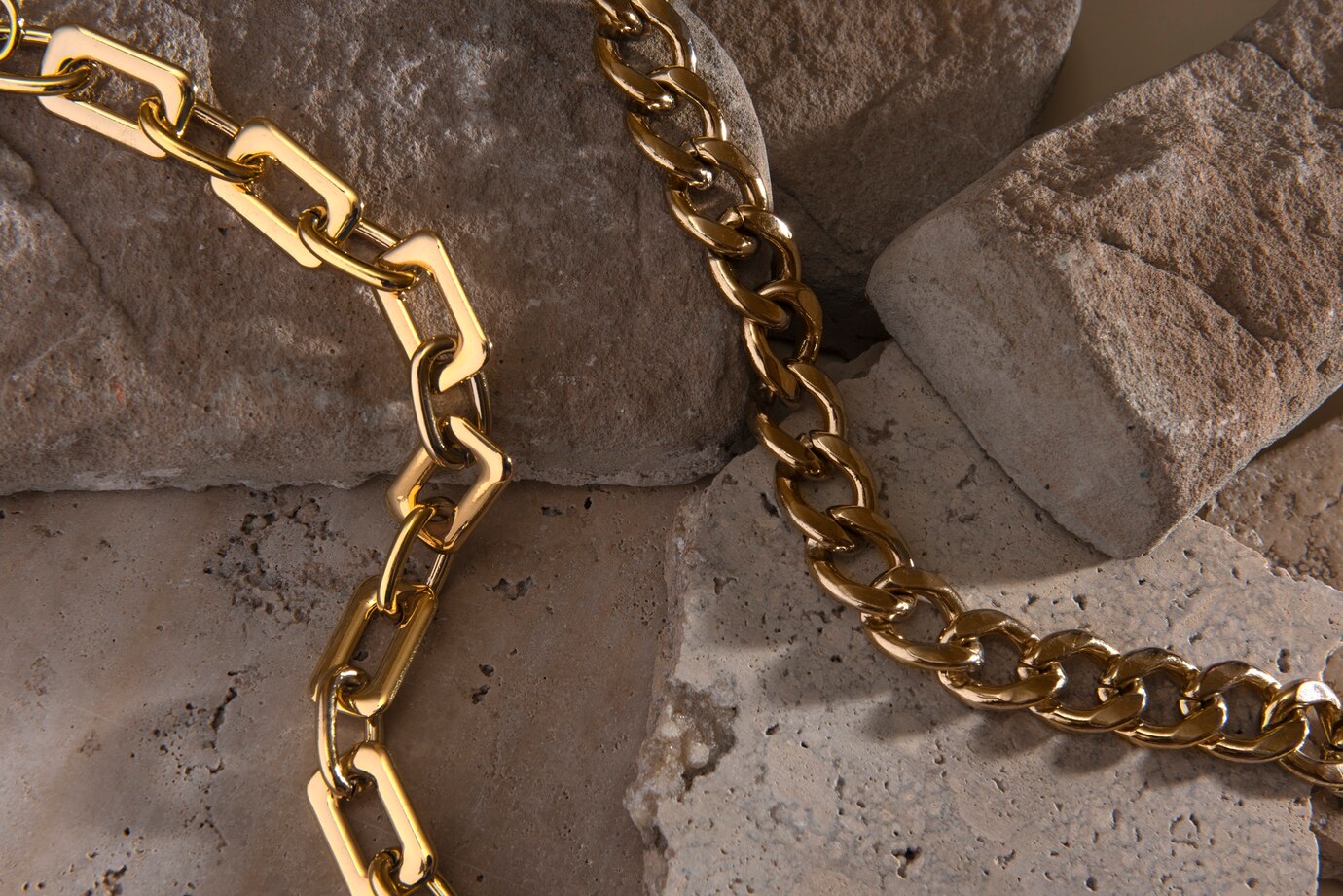 abstract gold chain jewellery presentation 23 2149599107